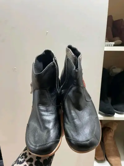 Botines negros de cuero - miniatura 1