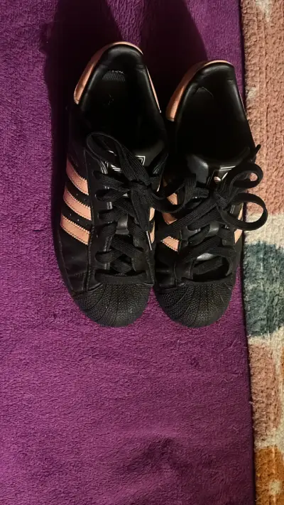 Superstar negras con detalles rosados - miniatura 1