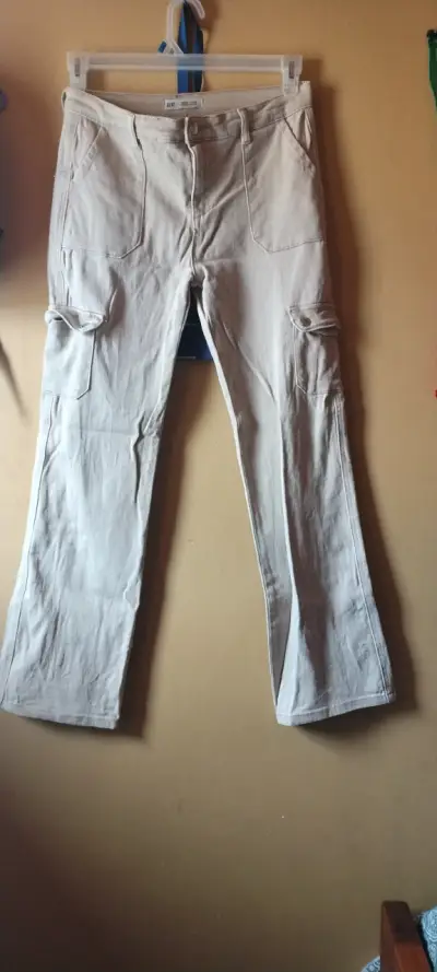 Pantalón cargo beige - miniatura 1