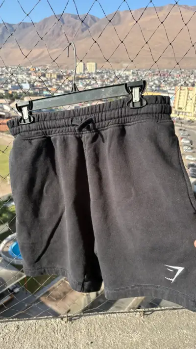 Short gymshark negro hombre S - miniatura 1