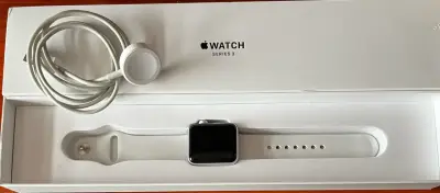 iPhone 13 rosado + Apple watch serie 3 - miniatura 2