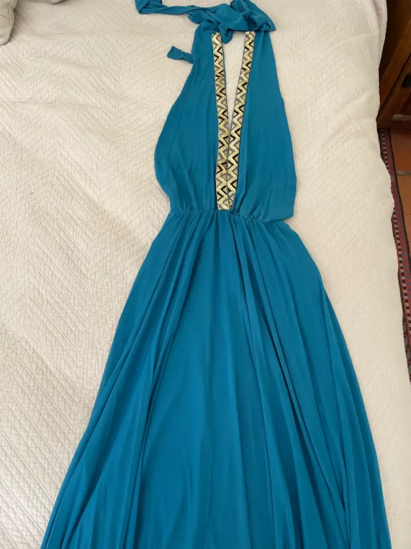 Vestido turquesa con bordado