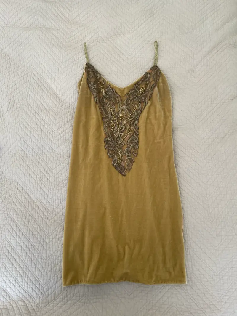 Vestido beige con encaje