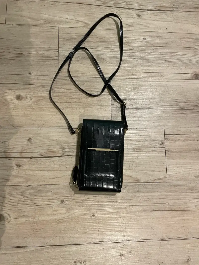 Cartera negra tipo cocodrilo - 1
