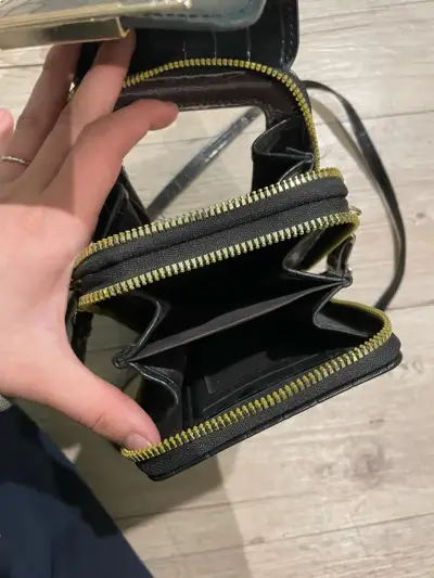 Cartera negra tipo cocodrilo - miniatura 2