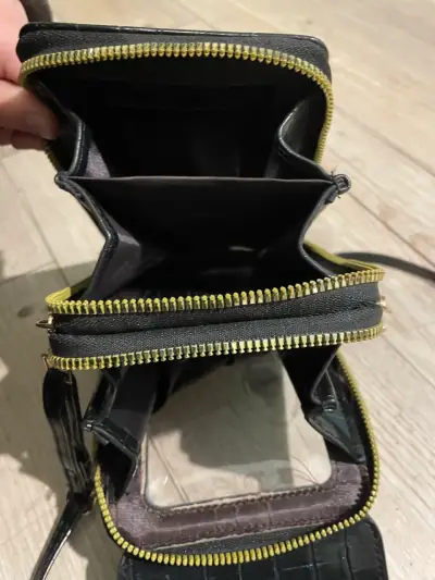 Cartera negra tipo cocodrilo - miniatura 3