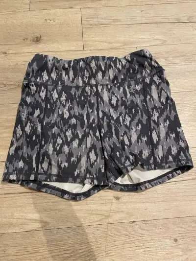 Shorts deportivos estampados grises - miniatura 1