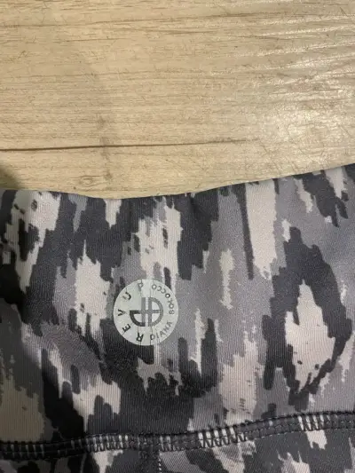 Shorts deportivos estampados grises - miniatura 3