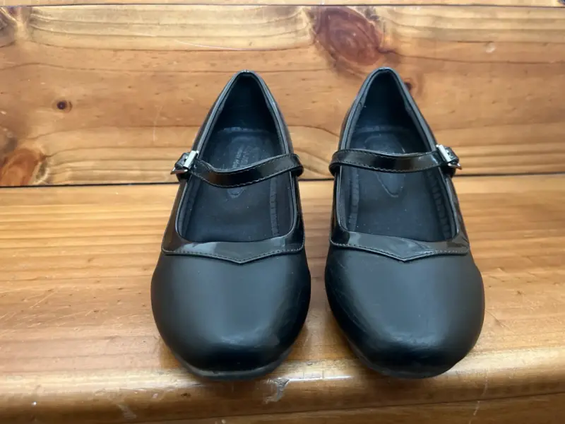 Zapatos cuequeros de tacón negros. - 3