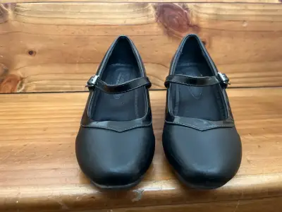 Zapatos cuequeros de tacón negros. - miniatura 3