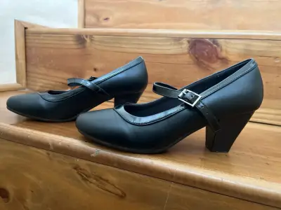 Zapatos cuequeros de tacón negros. - miniatura 4