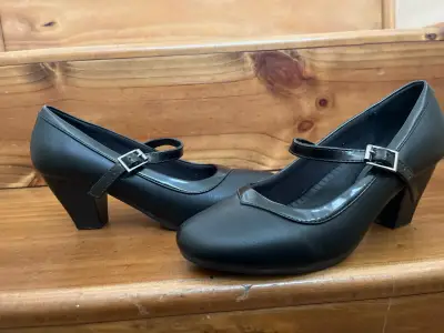 Zapatos cuequeros de tacón negros. - miniatura 5