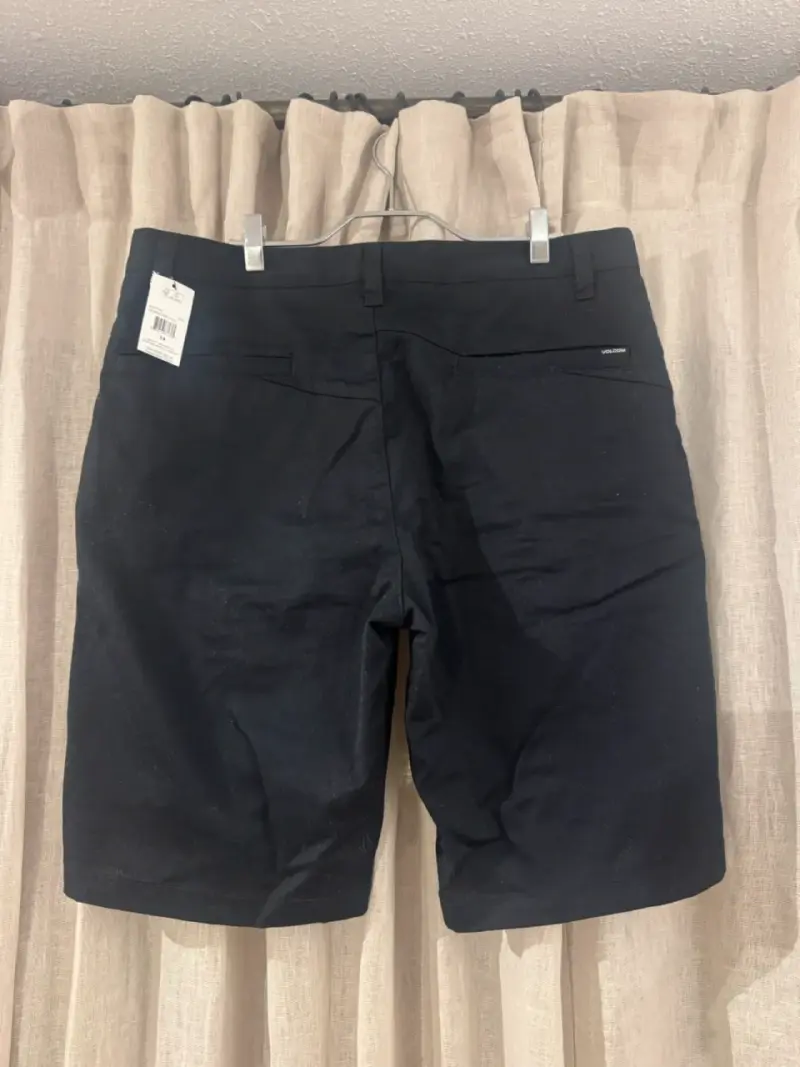 Short negro Volcom talla 34 - 2