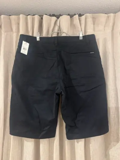 Short negro Volcom talla 34 - miniatura 2