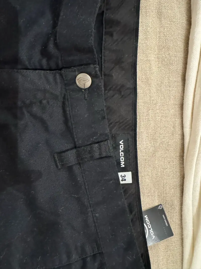 Short negro Volcom talla 34 - 5