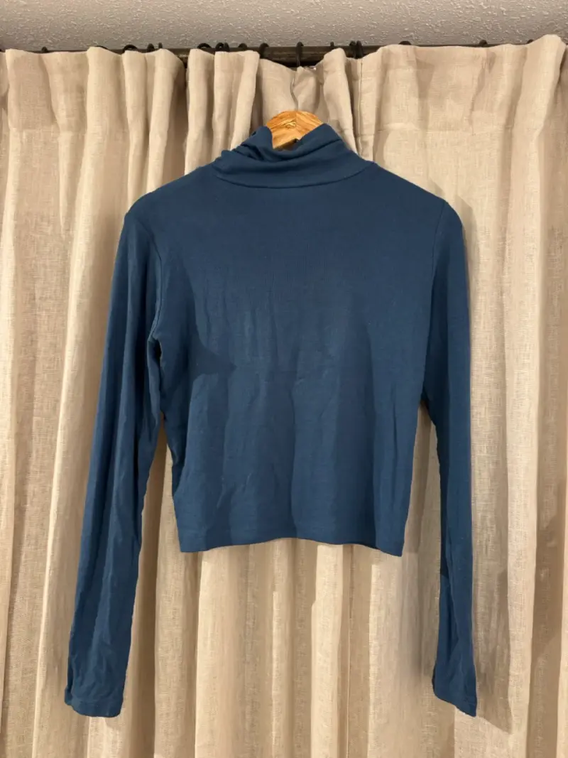 Polera azul Zara de cuello alto talla M - 2
