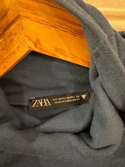 Polera azul Zara de cuello alto talla M - miniatura 3