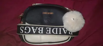 Bandolera negra con pompón - miniatura 1