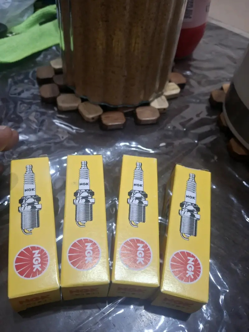 Juego de bujías NGK - 1