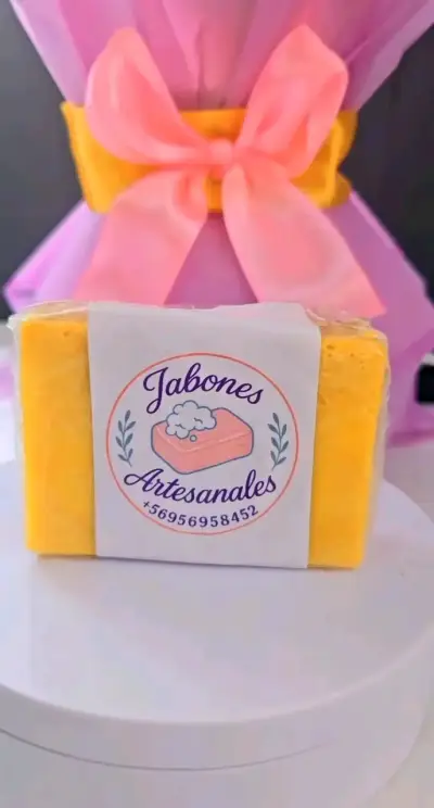Jabón artesanal de cúrcuma,zanahoria,avena miel - miniatura 1