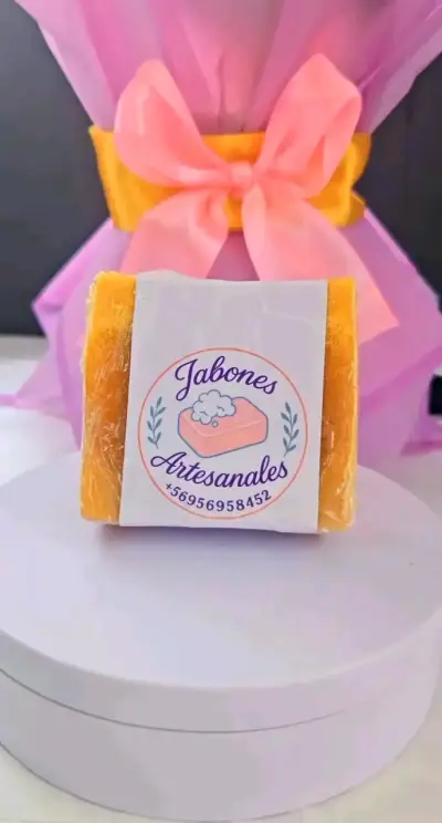 Jabón artesanal de cúrcuma,zanahoria,avena miel - miniatura 2