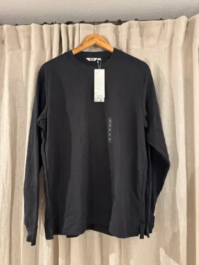 Polera negra hombre Uniqlo talla M - miniatura 1