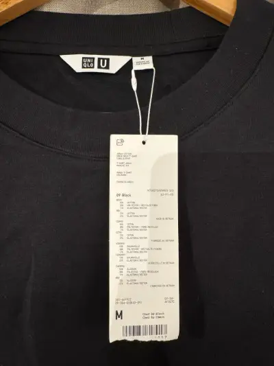 Polera negra hombre Uniqlo talla M - miniatura 2