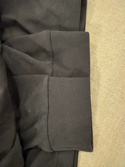 Polera negra hombre Uniqlo talla M - miniatura 5