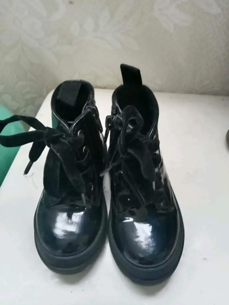 Botines negros de charol - 1