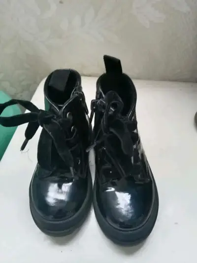 Botines negros de charol - miniatura 1