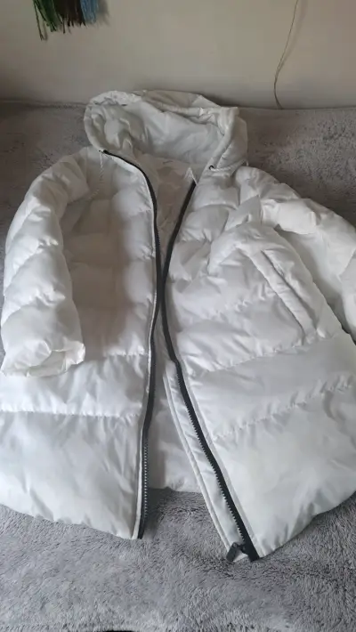 Parka blanca con capucha - miniatura 1