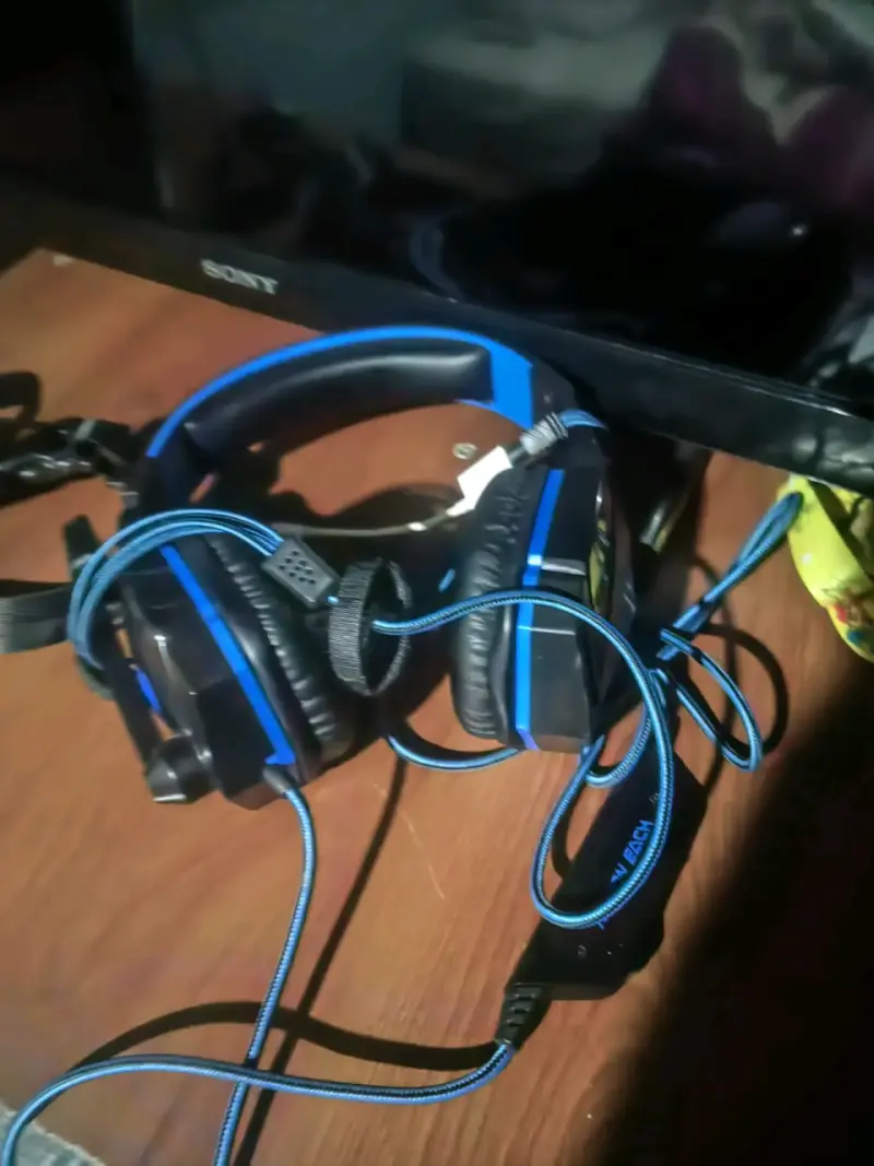 Auriculares gaming azul y negro - 1