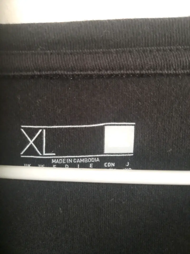 Polera negra Adidas con logo - 3