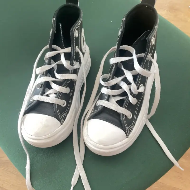 Zapatillas negras con cordones - 4