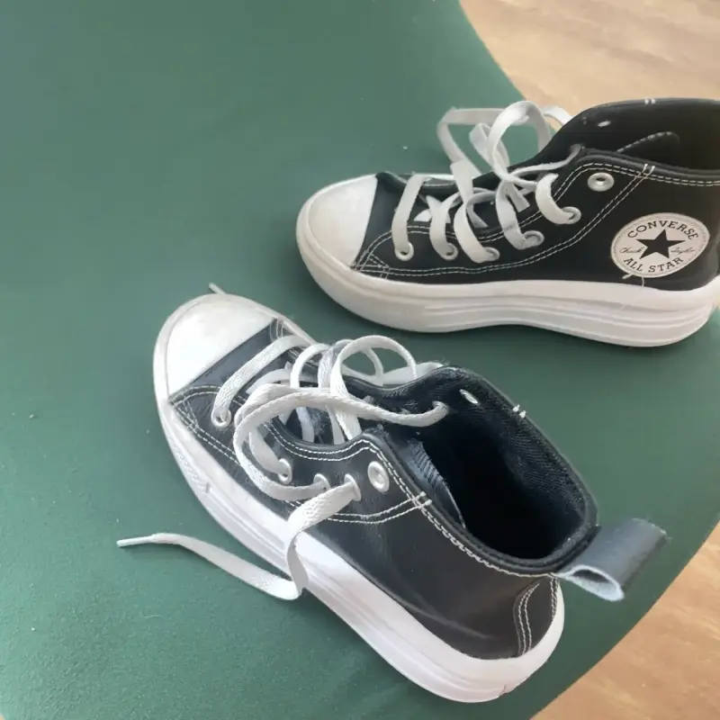Zapatillas negras con cordones - 5