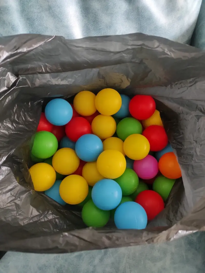 Bolas plásticas de colores