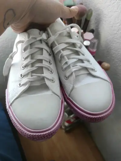 Zapatillas blancas con suela rosa - miniatura 2