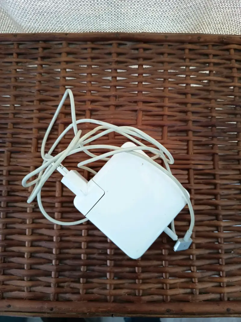 Cargador de portátil blanco mac - 1