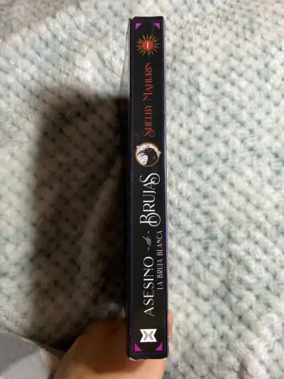 Libro 'Asesino de Brujas: La Bruja Blanca' - miniatura 2