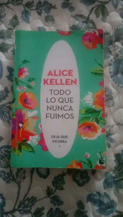 Libro 'Todo lo que nunca fuimos' - miniatura 1