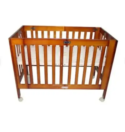 Cuna de madera plegable con colchón bebeglo - miniatura 2