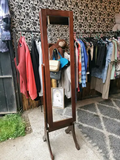 Espejo de pie de madera - miniatura 1