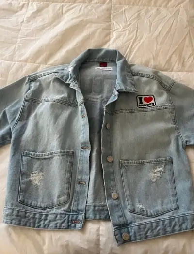 Chaqueta de denim con parche Snoopy Zara - miniatura 1