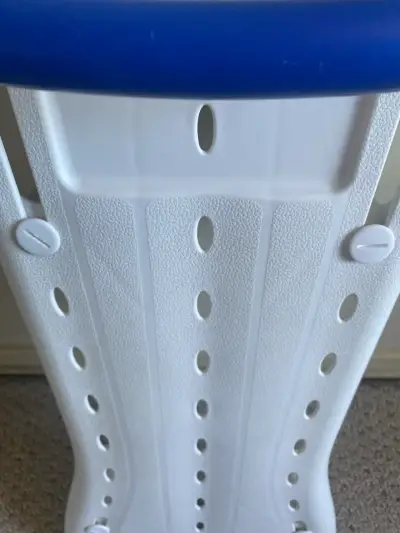 Tabla de baño blanca con asa azul - miniatura 2
