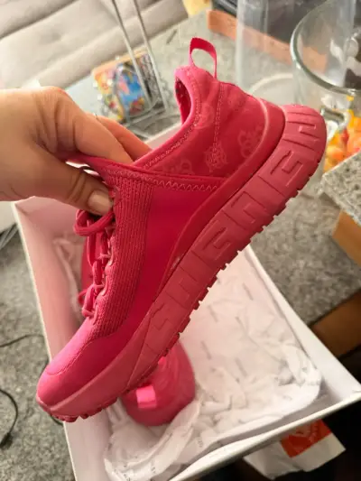 Zapatillas deportivas rosadas Guess - miniatura 3