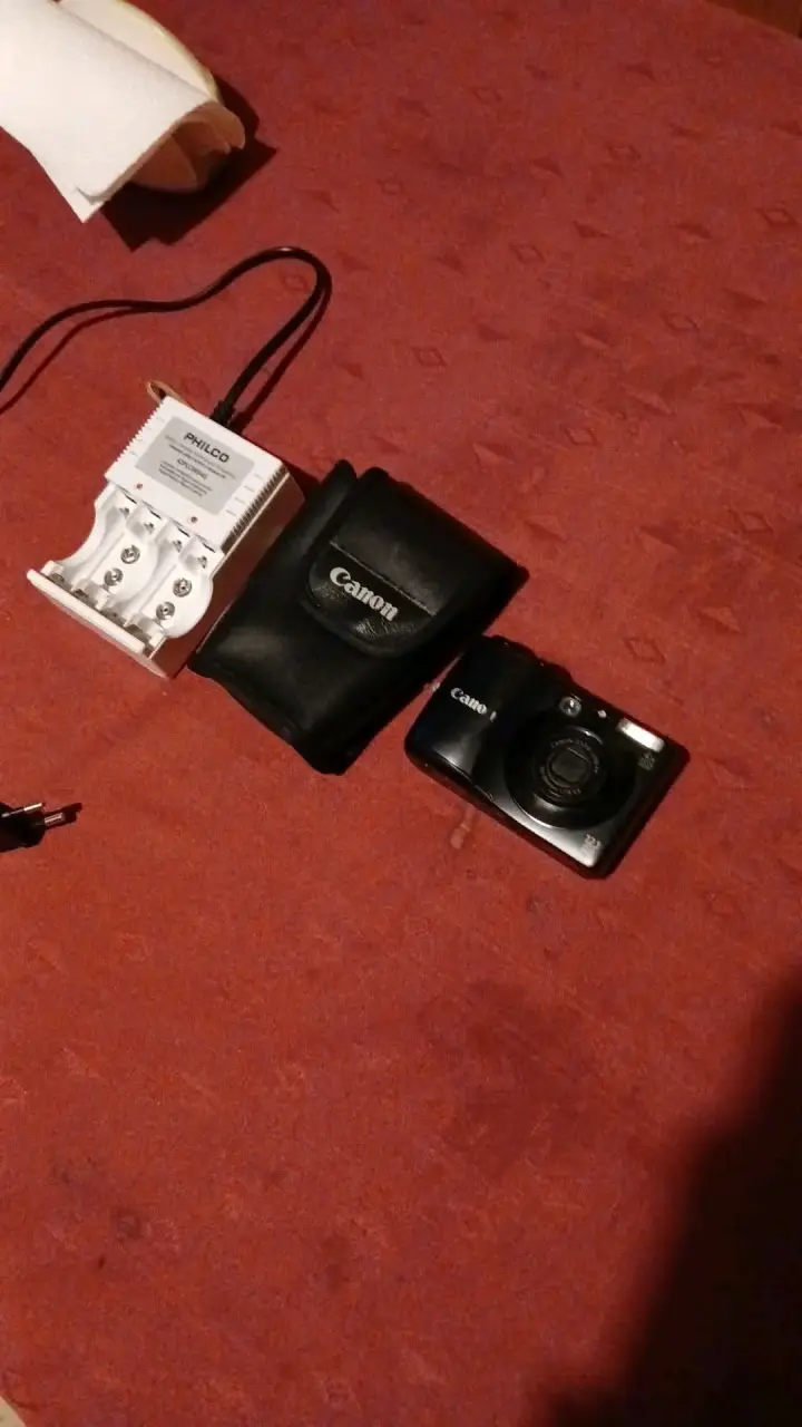 Cámara Canon con estuche