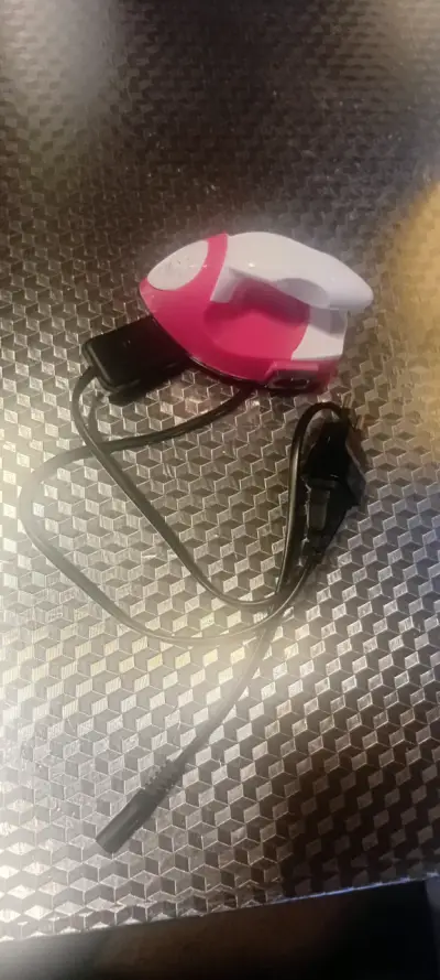 Plancha de ropa portátil rosa - miniatura 1
