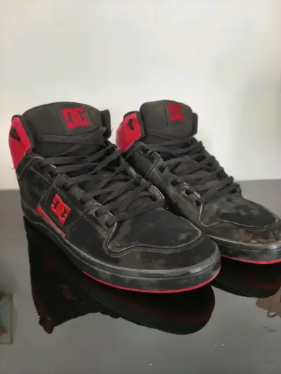 Zapatillas DC negras y rojas - miniatura 1