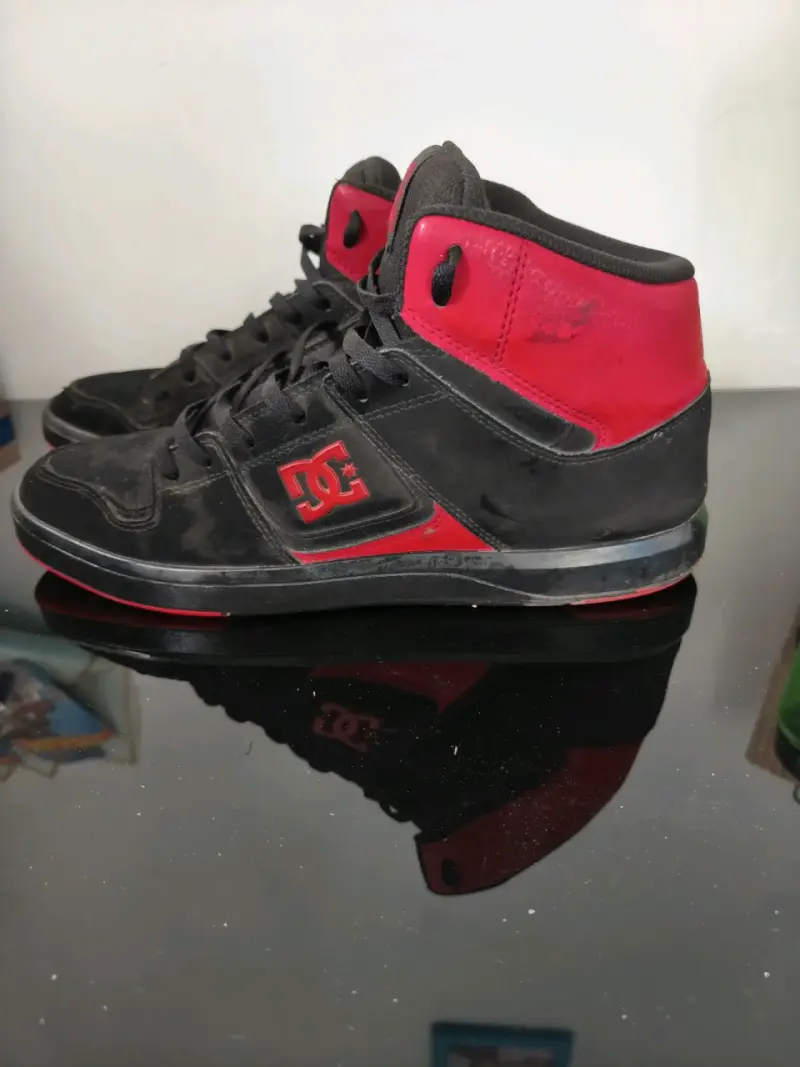 Zapatillas DC negras y rojas - 3