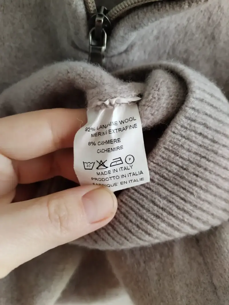 Suéter beige con cierre - 4